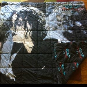 ISO crow comforter hot topic neca DO NOT BUY OR OFFER